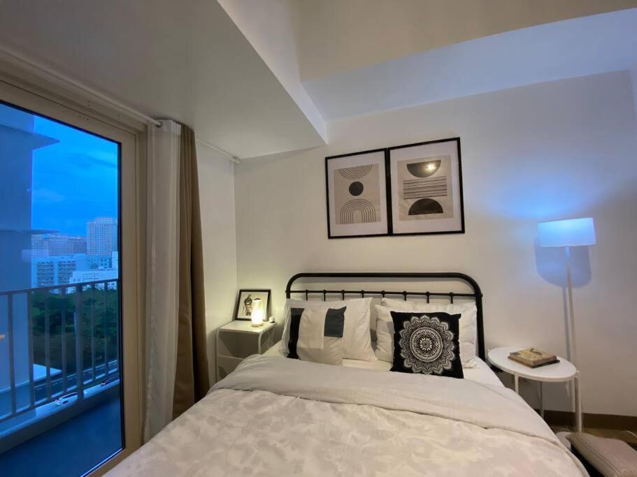 New And Modern 1br In Mckinley Near Bgc, Airport Apartment Manila
