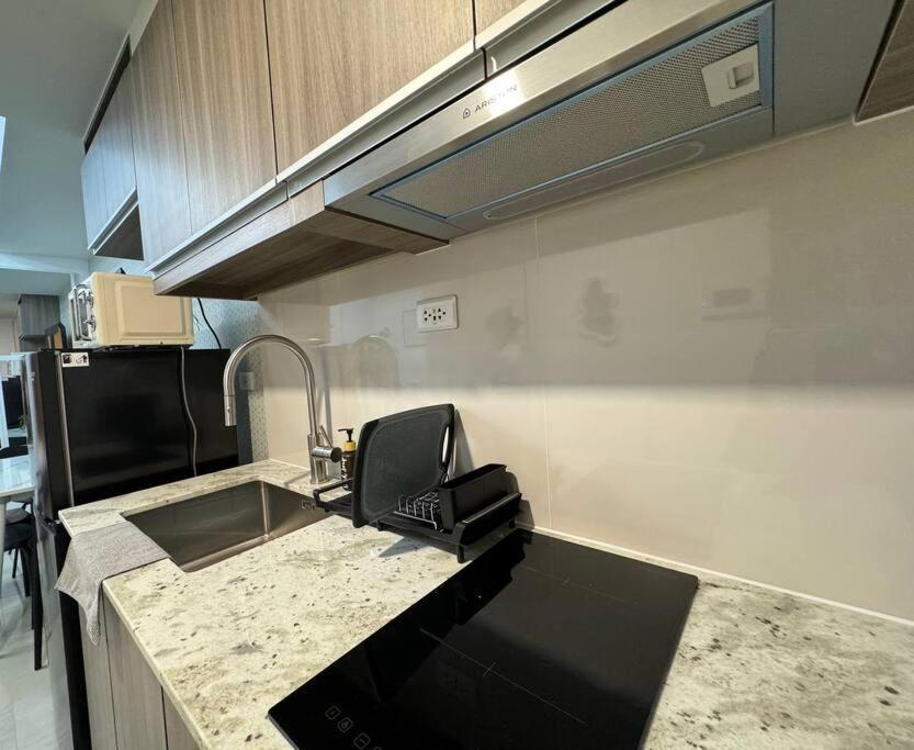 New And Modern 1br In Mckinley Near Bgc, Airport