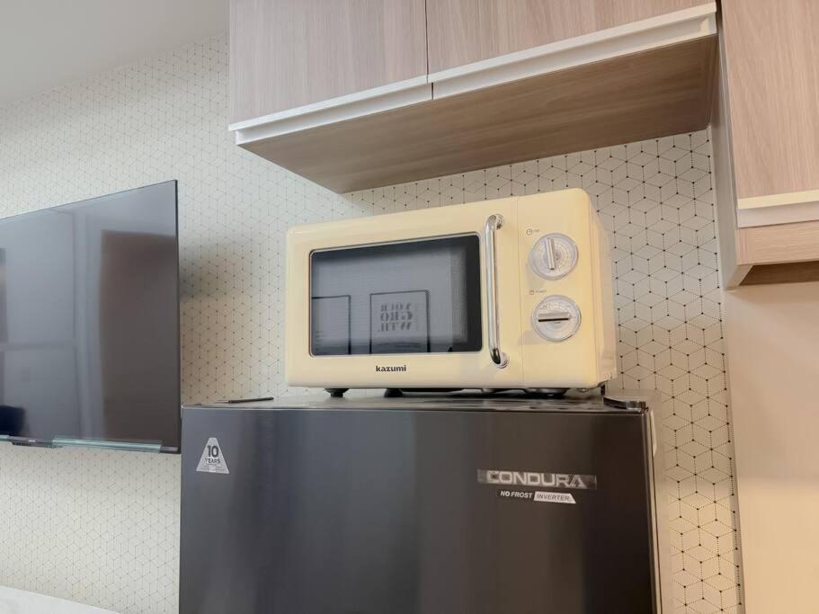 New And Modern 1br In Mckinley Near Bgc, Airport Apartment