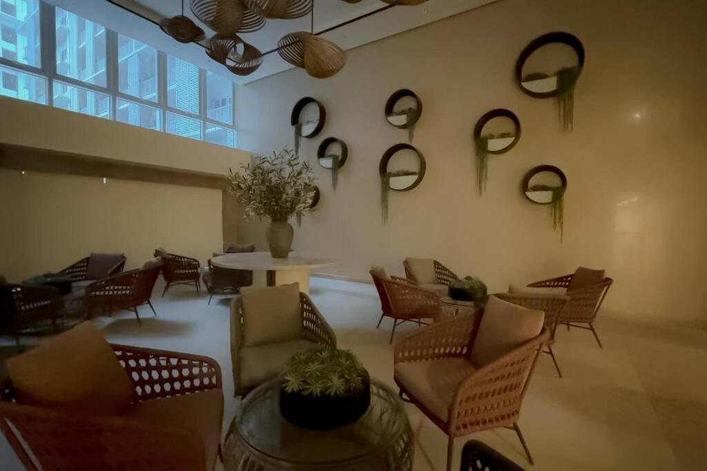 New And Modern 1br In Mckinley Near Bgc, Airport *